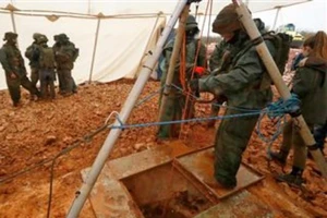 Israel phát hiện đường hầm thứ 6, nói Hezbollah sắp đánh sang