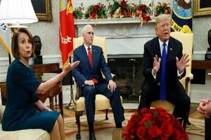 Ông Trump 3 lần lên Twitter lên án bà Pelosi vô lý, cực đoan