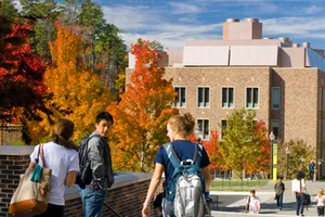 Mỹ: Bảo sinh viên TQ không nói tiếng TQ, trưởng khoa mất chức 