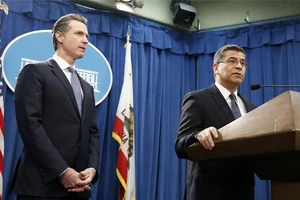 16 bang Mỹ kiện lệnh khẩn cấp của ông Trump