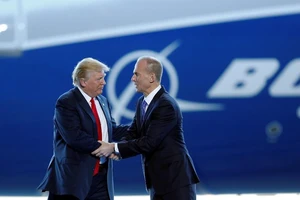 Ông Trump điện đàm với CEO của Boeing
