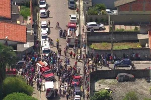 Nóng: Xả súng trường học, 25 người thương vong