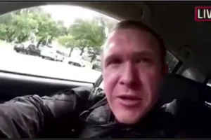 17 phút tường thuật trực tiếp xả súng, liệu có chặn được?