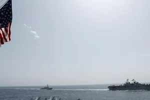 Tàu sân bay, tàu chiến Mỹ tập trận gần Iran