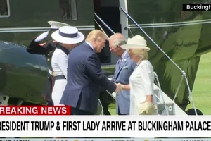 Hình ảnh vợ chồng Tổng thống Trump gặp Hoàng gia Anh