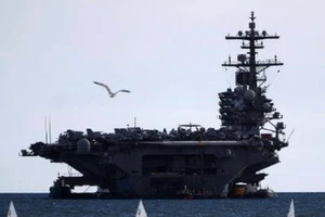 Lý do Mỹ chưa đưa tàu sân bay vào eo biển Hormuz, Vịnh Ba Tư