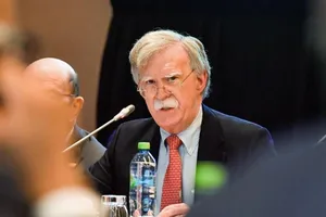 Cố vấn Mỹ Bolton mang cả sứ mệnh nặng nề sang Anh