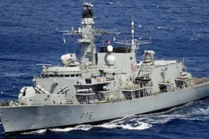 Anh đưa thêm tàu chiến tới vịnh Ba Tư sát cánh Mỹ
