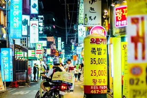 Phần ăn ấm nóng đổi bằng sinh mạng người giao hàng