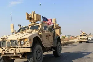 Hình ảnh lính Mỹ bỏ người Kurd Syria sang với người Kurd Iraq