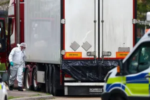 Pháp phát hiện 8 người nhập cư trong xe đông lạnh đi về Anh