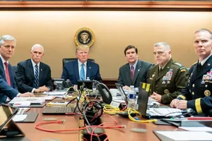 So sánh ảnh ông Trump, ông Obama quan sát giết trùm khủng bố