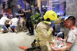 Hong Kong: Cãi vã chính trị, nhiều người bị đâm nguy kịch 