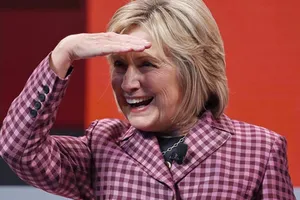 Tranh cử tổng thống 2020: Bà Clinton còn 2 ngày để quyết định