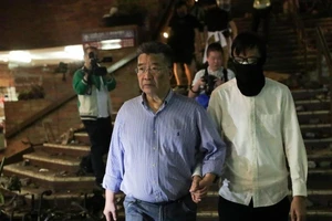 Hong Kong: Cựu cố vấn cho đại lục vào trường dắt sinh viên ra