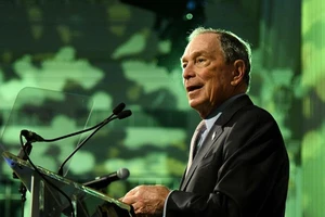 Tranh cử trễ, ông Bloomberg làm gì để bắt kịp đối thủ?