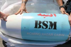 Mỹ công bố ảnh tịch thu bộ phận tên lửa Iran chở qua Yemen