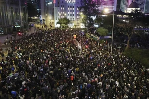 Biểu tình ở Hong Kong ngày 8-12 với quy mô khoảng 800.000 người. Ảnh: SCMP