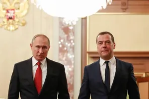 Tổng thống Nga Vladimir Putin (trái) và Thủ tướng Nga Dmitry Medvedev (phải). Ảnh: SPUTNIK