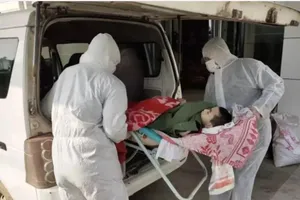 Bố bị cách ly vì virus Corona, bỏ con trai tàn tật chết ở nhà