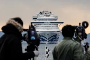 Tàu du lịch Diamond Princess vào cảng TP Yokohama ngày 6-2. Ảnh: REUTERS