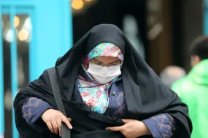 Người dân Tehran (Iran) mang khẩu trang ngừa nhiễm COVID-19. Ảnh: ANADOLU AGENCY