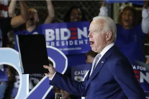 Cựu Phó Tổng thống Mỹ Joe Biden phát biểu trong đêm bầu cử sơ bộ 3-3 tại Los Angeles, bang California (Mỹ). Ảnh: AP