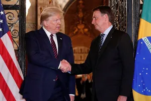 Tổng thống Brazil Jair Bolsonaro trong chuyến thăm Mỹ và được Tổng thống Mỹ Donald Trump đón tiếp thân mật ngày 7-3. Ảnh: WASHINGTON POST