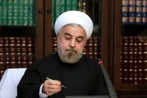 Tổng thống Hassan Rouhani viết thư kêu gọi lãnh đạo các nước giúp Iran chống lại trừng phạt của Mỹ để có tiền chống dịch COVID-19. Ảnh: IFP