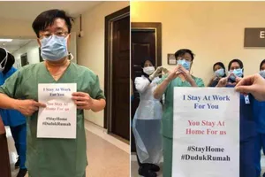 “Tôi ở chỗ làm vì bạn. Bạn ở nhà vì chúng ta” – dòng thông điệp bác sĩ Gee Teak Sheng (Malaysia) đưa lên FACEBOOK