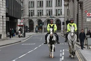 Cảnh sát tuần tra đường phố London (Anh) ngày 20-3. Ảnh: AP