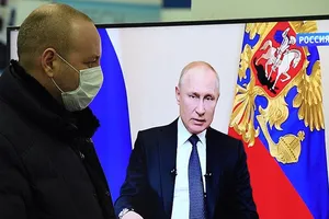 Tổng thống Nga Vladimir Putin thông báo chi tiết kế hoạch giải cứu khẩn cấp trong mùa dịch COVID-19 trên truyền hình ngày 25-3. Ảnh: SPUTNIK