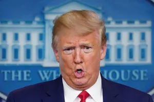 Tổng thống Mỹ Donald Trump đặt niềm tin vào khả năng trị COVID-19 của thuốc chữa sốt rét. Ảnh: REUTERS