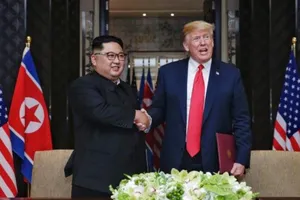 Tổng thống Mỹ Donald Trump (phải) và lãnh đạo Triều Tiên Kim Jong-un (trái) từng gặp nhau 3 lần. Ảnh: CNN