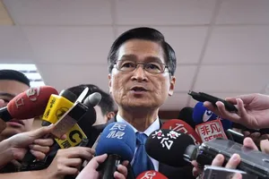 Lãnh đạo cơ quan phòng vệ Đài Loan – ông Yen Te-fa nói Trung Quốc sẽ lập vùng ADIZ ở biển Đông. Ảnh: AP