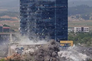 Văn phòng liên lạc liên Triều ở thị trấn biên giới Kaesong bị Triều Tiên cho nổ sập chiều 16-6. Ảnh: KCNA