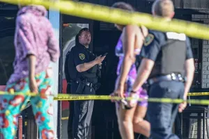 Cảnh sát điều tra hiện trường vụ xả súng. Ảnh: Ken Ruinard/GREENVILLE ONLINE