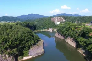 Một đoạn sông Hán nối hai miền Nam-Bắc Triều Tiên. Ảnh: EPA