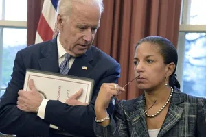 Cựu Phó Tổng thống Mỹ Joe Biden (trái) và cựu Cố vấn an ninh quốc gia Mỹ Susan Rice. Ảnh: CHICAGO TRIBUNE