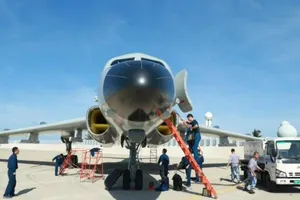 Hình ảnh chiếc máy bay ném bom H-6J của Trung Quốc xuất hiện trái phép trên đảo Phú Lâm. Ảnh: Tài khoản WEIBO saga522_FIA桂系 ngày 11-8