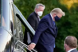 Chuyện trị COVID-19 chóng vánh cho bệnh nhân siêu VIP Trump