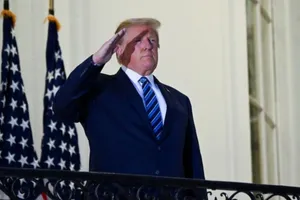 Trị COVID-19, ông Trump được kê bao nhiêu loại thuốc?