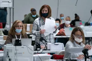 'Ông Trump sẽ nhận thua nếu thấy kiện mệt mà không kết quả'