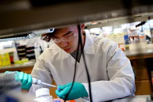 COVID-19: Mỹ khả năng lớn tháng tới có vaccine