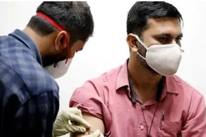 Dịch nguy ngập, Ấn Độ cấm xuất vaccine, Mỹ định chia đôi liều