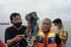 Máy bay chở khách mất liên lạc sau khi cất cánh ở Jakarta