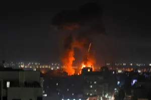 Israel bất ngờ không kích Dải Gaza sau 1 tháng ngừng bắn