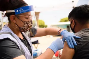 Ủy ban Cố vấn FDA khuyên cấp phép vaccine Pfizer cho trẻ 5-11, dù bị dọa kiện