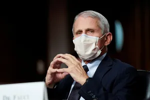 Omicron: Mỹ, EU 'sẵn sàng cho điều tệ nhất', Israel đóng cửa với cả thế giới