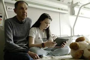 Ông nội từ Kiev sang Ba Lan, qua Thổ Nhĩ Kỳ, qua Nga để tới Donetsk tìm cháu gái mồ côi 